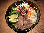 Hanoi Noodle Pot: Vietnamesische Pho Suppe, Veggies & Austrian Beef (©foto. Martin Schmitz)